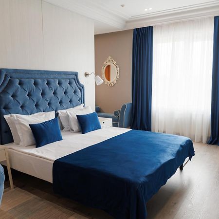 Rivoli Hotel Chernivtsi Bagian luar foto