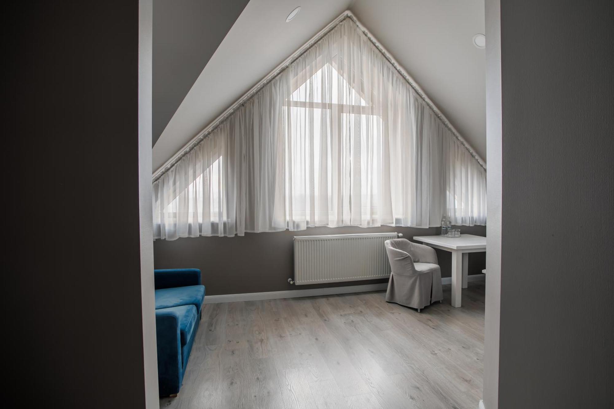 Rivoli Hotel Chernivtsi Bagian luar foto