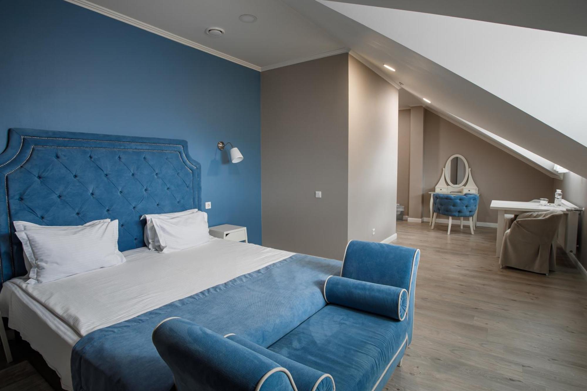 Rivoli Hotel Chernivtsi Bagian luar foto