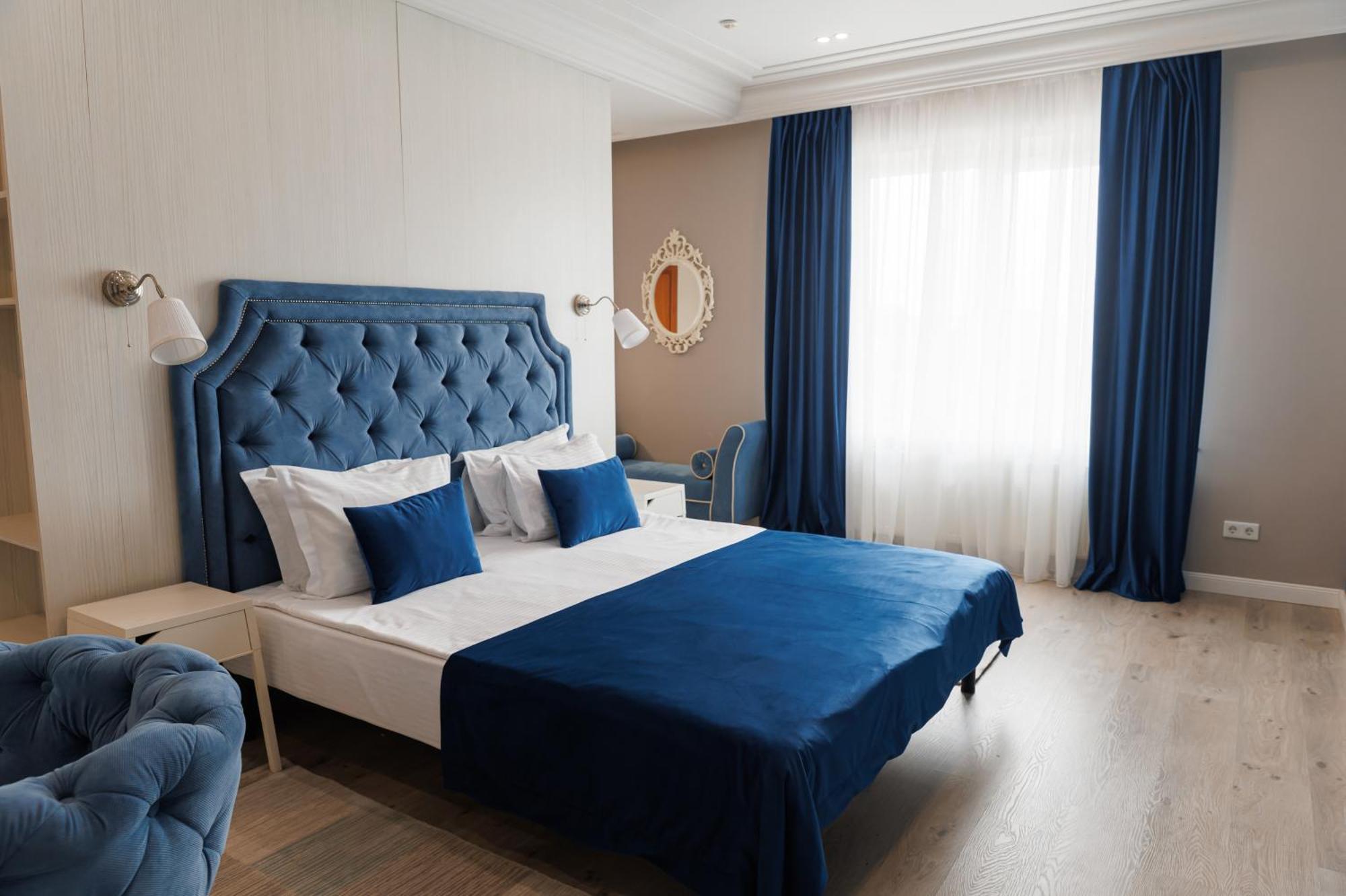 Rivoli Hotel Chernivtsi Bagian luar foto