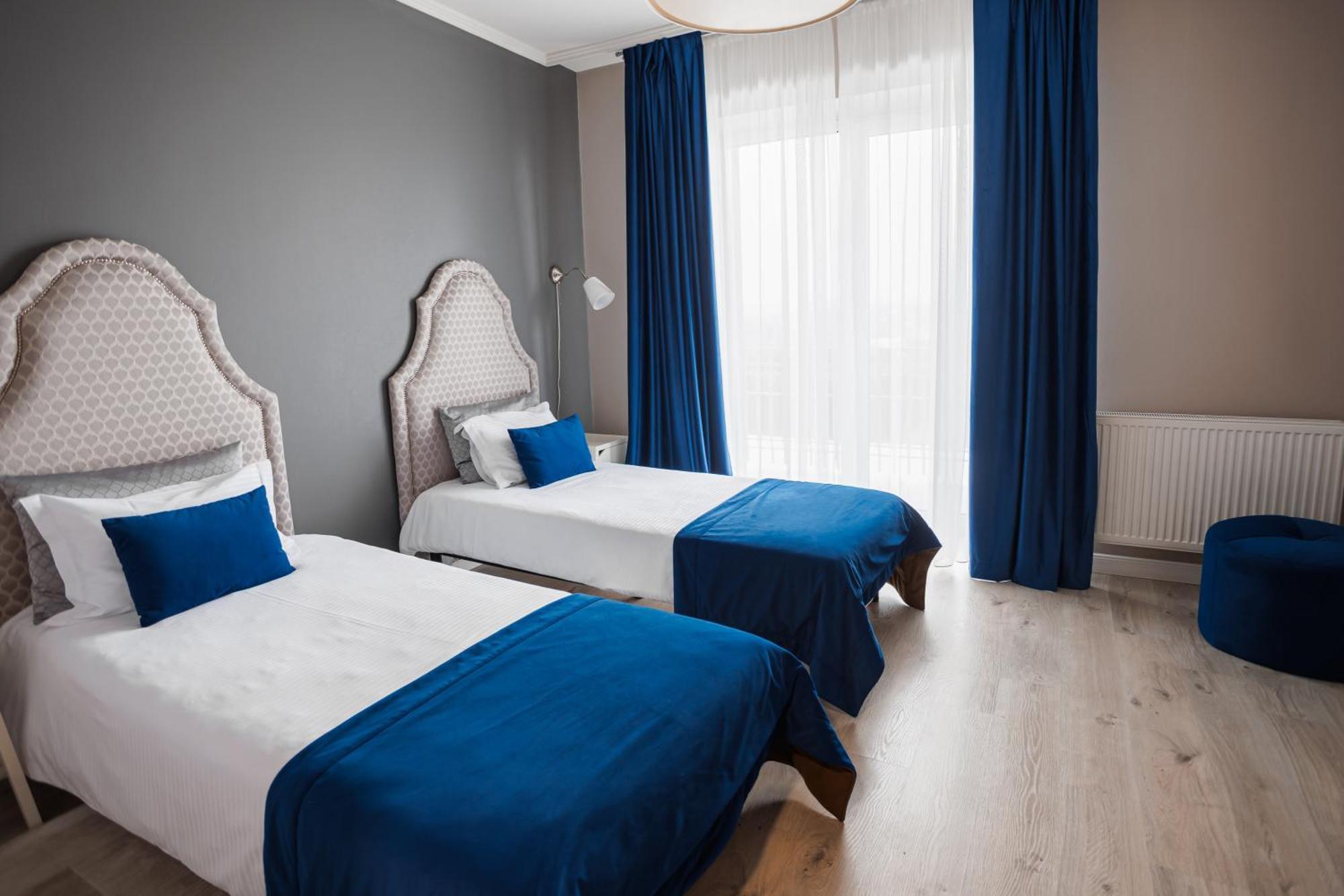 Rivoli Hotel Chernivtsi Bagian luar foto