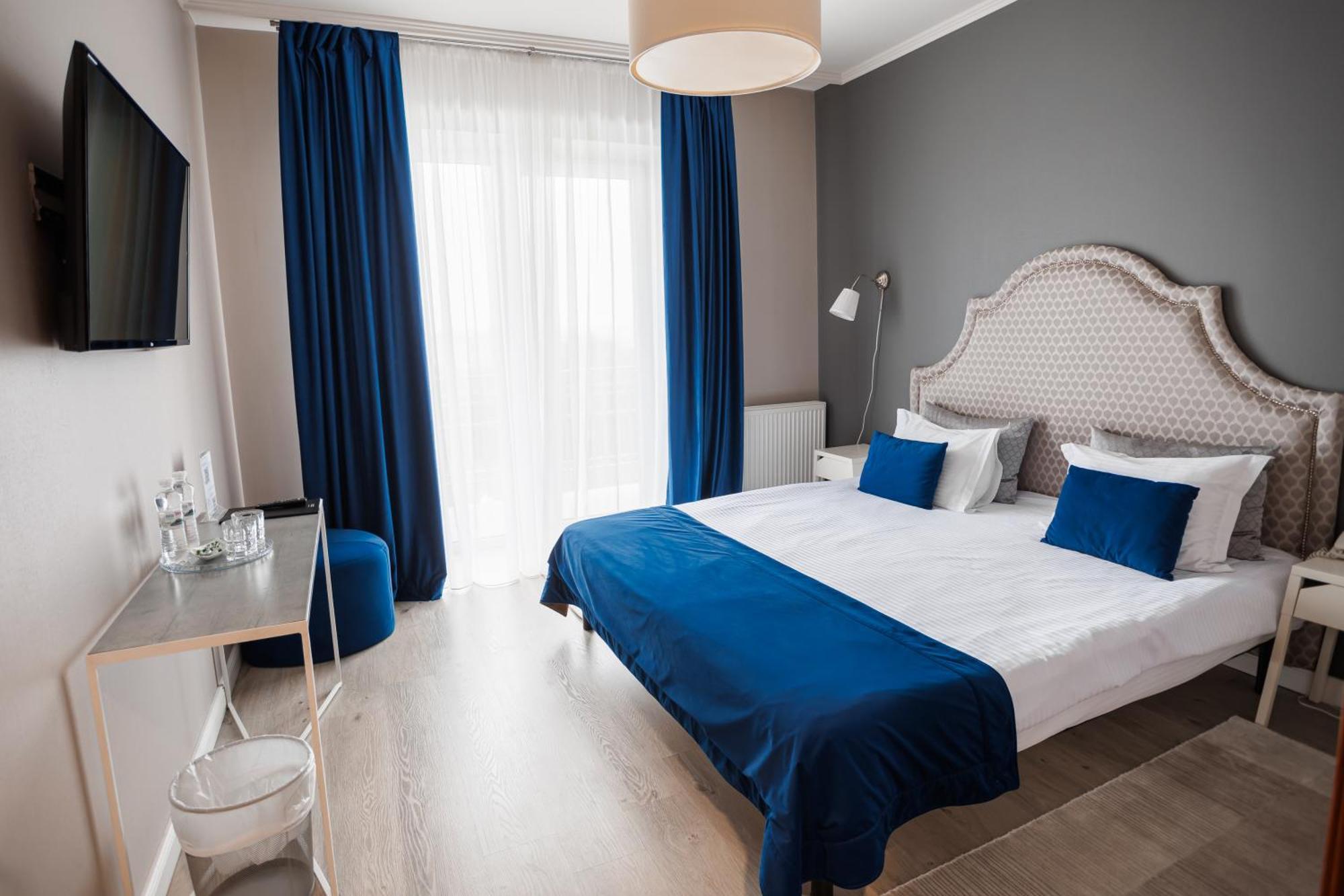 Rivoli Hotel Chernivtsi Bagian luar foto